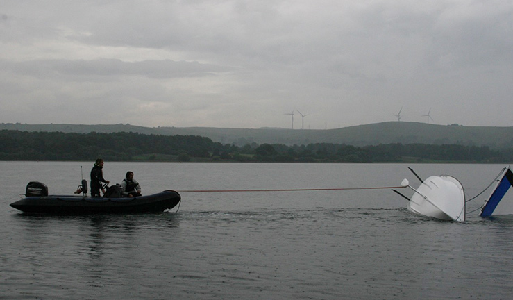 Towline looped over keel bulb - 3 of 4